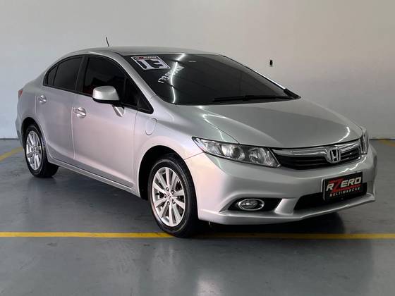 HONDA CIVIC 1.8 LXS 16V FLEX 4P AUTOMÁTICO HONDA CIVIC 1.8 LXS 16V FLEX 4P AUTOMÁTICO
